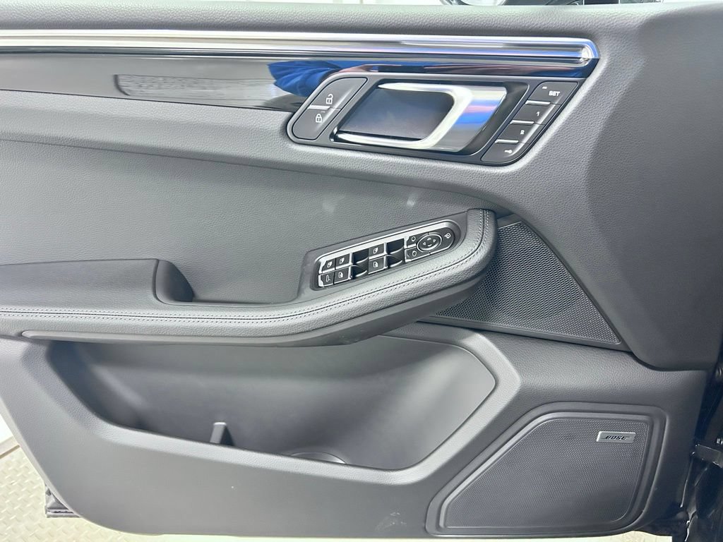 Certified 2026 Porsche Macan AWD/4WD image 7