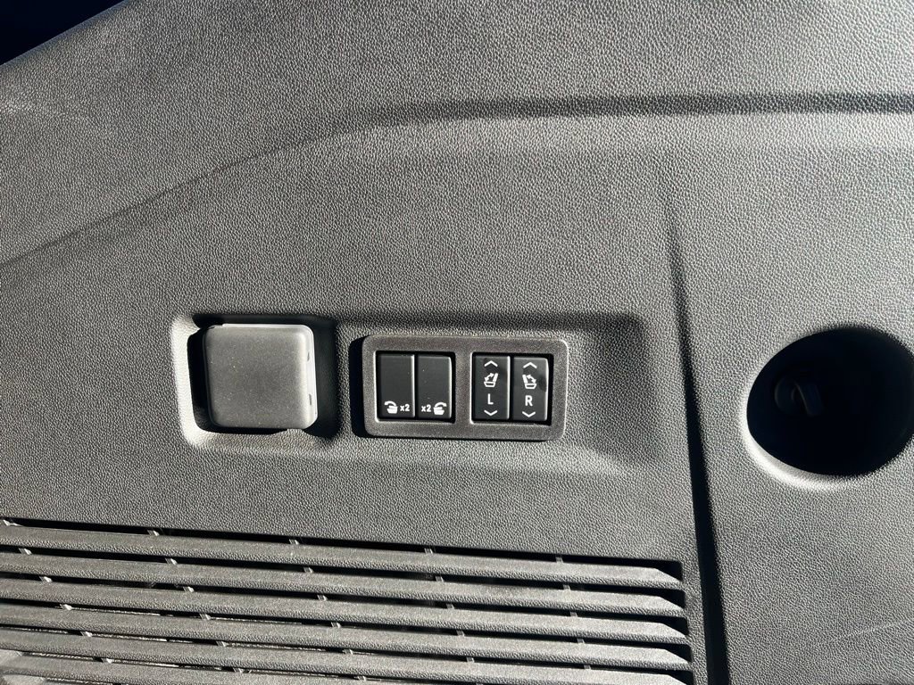 New 2026 Chevrolet Suburban High Country image 36