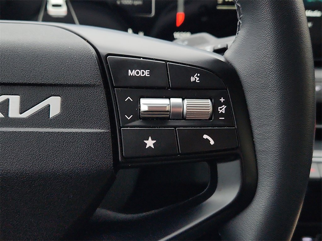 Used 2025 Kia K4 EX image 24