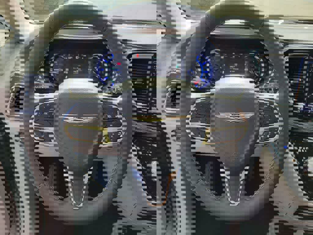 Used 2023 Chrysler Pacifica Touring-L image 21