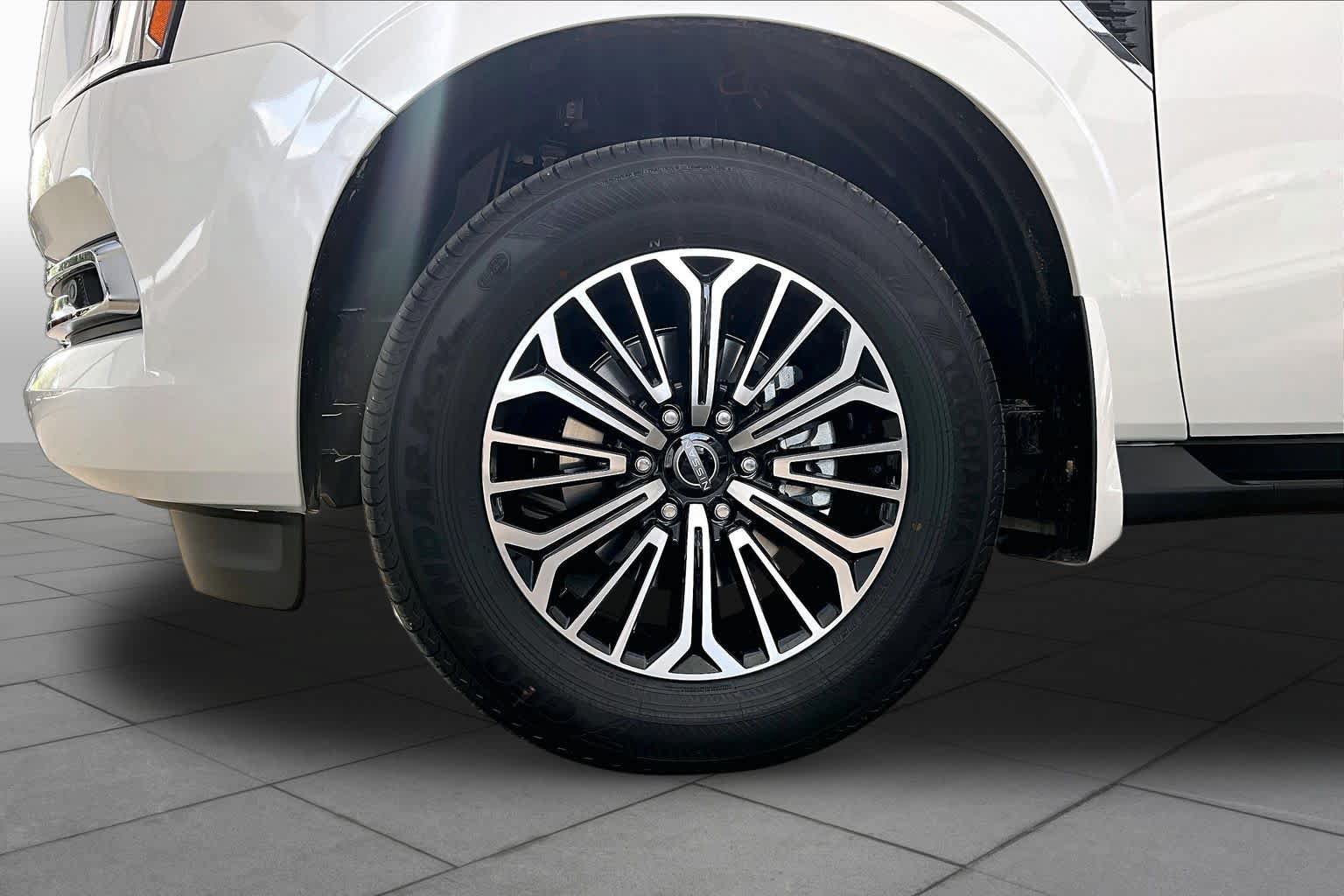 New 2026 Nissan Armada SL w/ Captain's Chari Seat Package AWD/4WD image 9