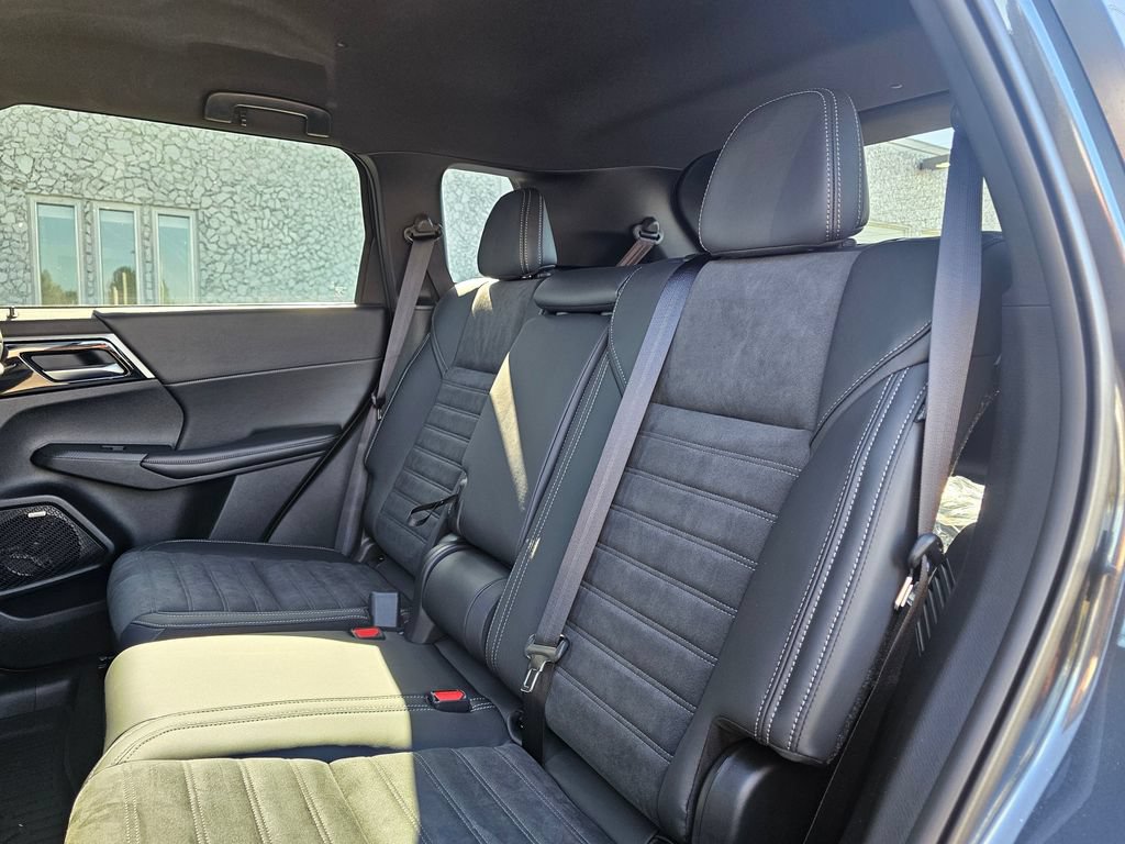 New 2026 Mitsubishi Outlander LE AWD/4WD image 14
