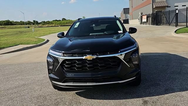 New 2026 Chevrolet Trax LT w/ Driver Confidence Package FWD image 3