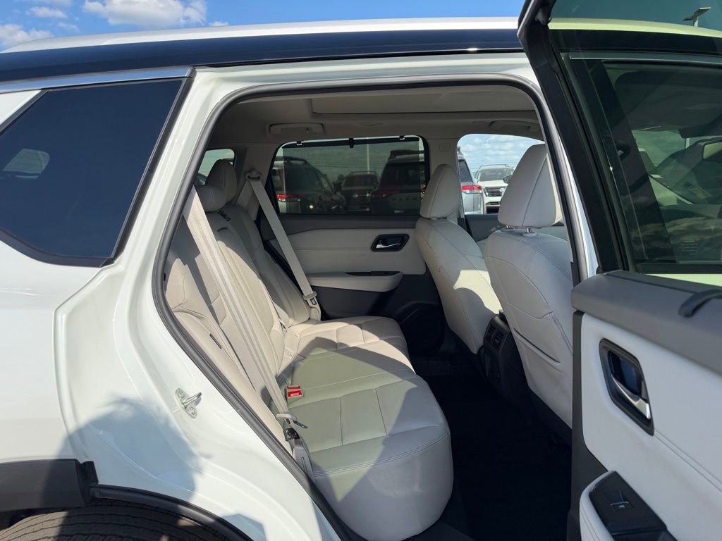 Used 2025 Nissan Rogue SL w/ Tech Package image 20