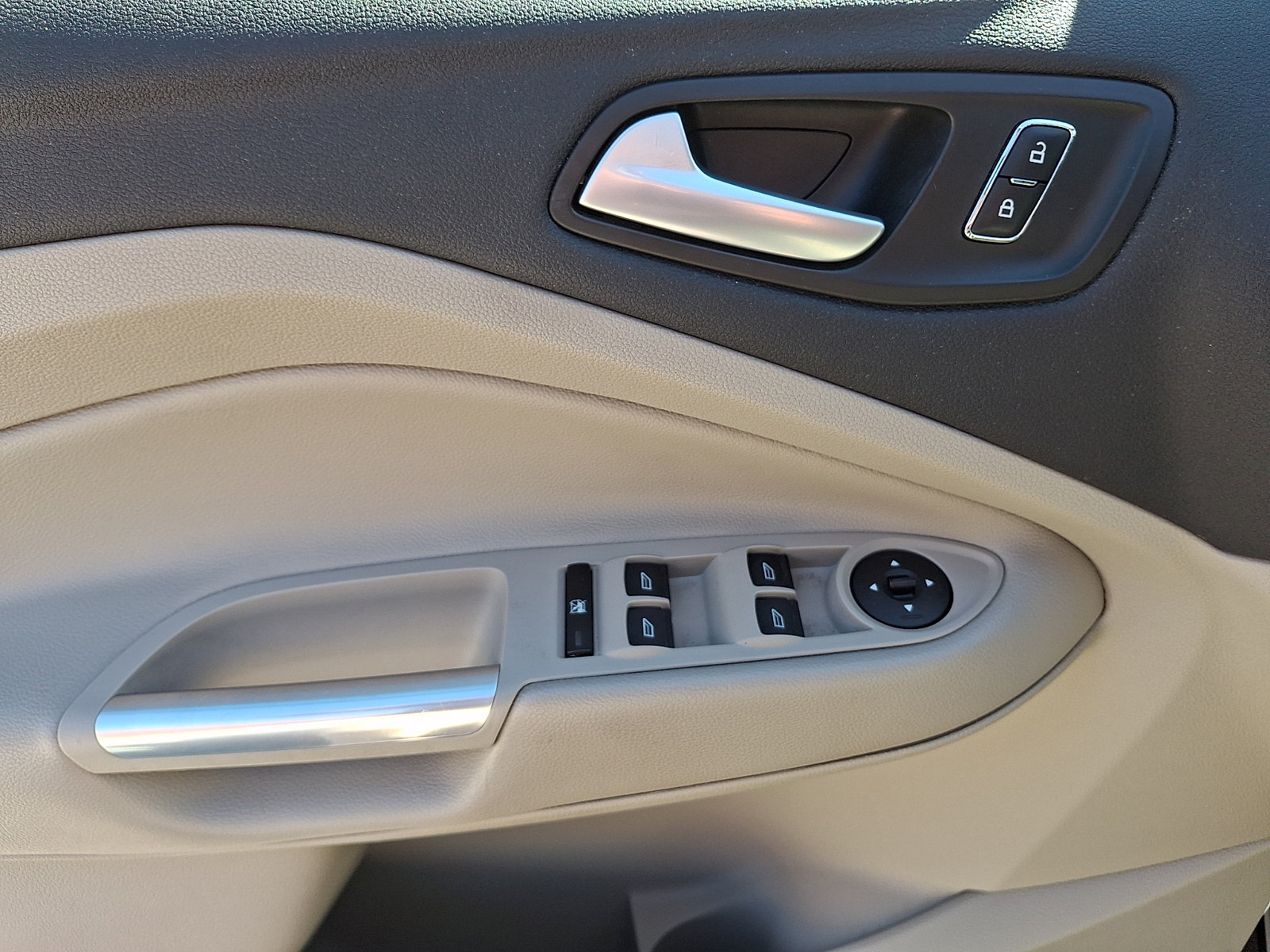 Used 2015 Ford Escape SE w/ Equipment Group 201A AWD/4WD image 13