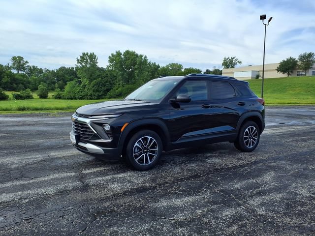 Used 2025 Chevrolet TrailBlazer LT AWD/4WD image 37