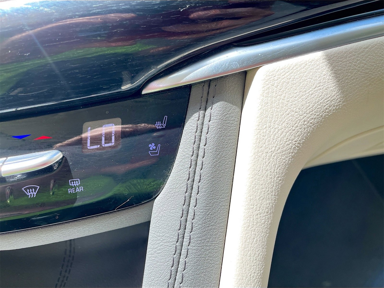 Used 2024 Cadillac XT6 Premium Luxury image 35