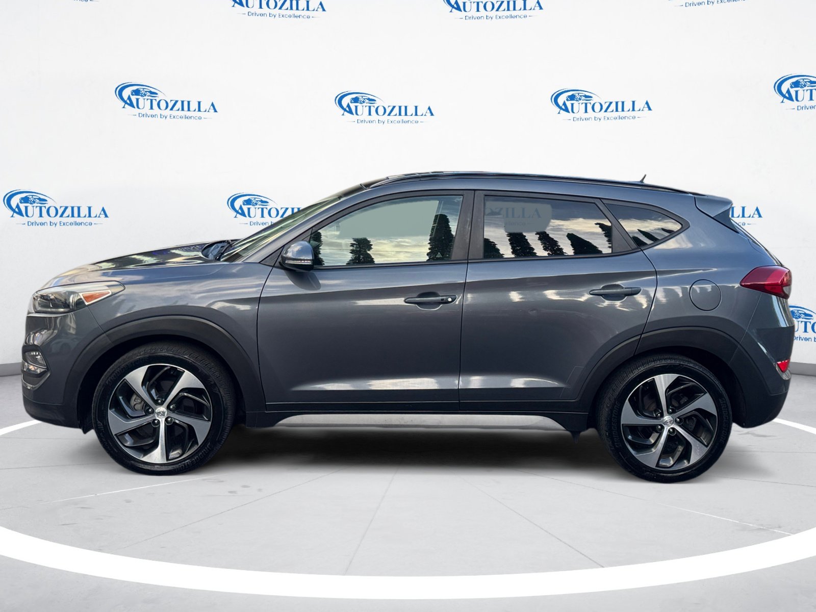 Used 2017 Hyundai Tucson Value w/ Cargo Package FWD image 2