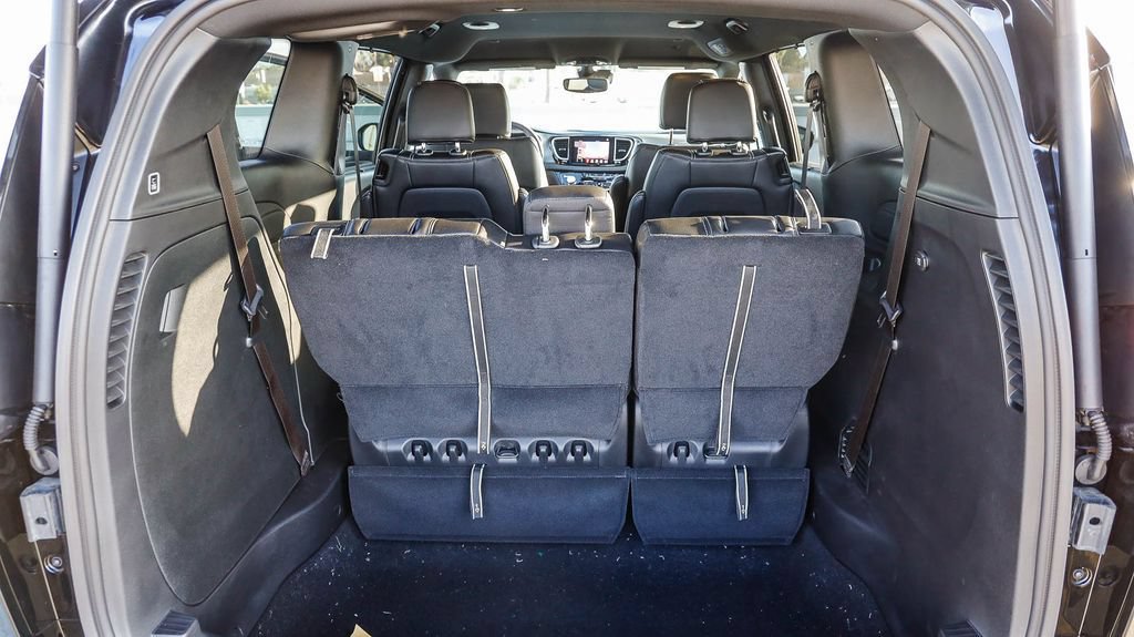 New 2027 Chrysler Pacifica Select FWD image 31