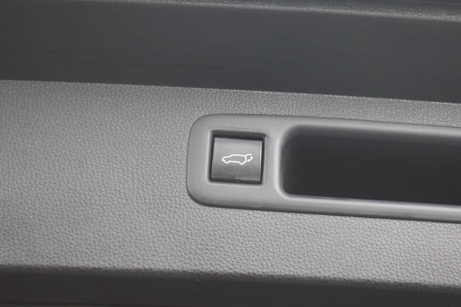 Used 2022 Toyota Highlander XLE AWD/4WD image 13