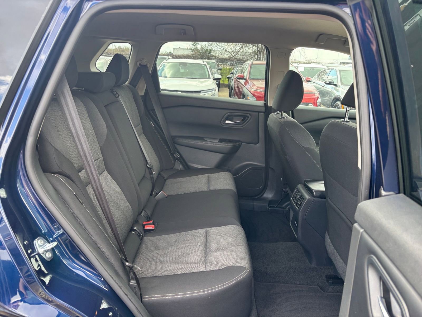 Used 2025 Nissan Rogue SV FWD image 28