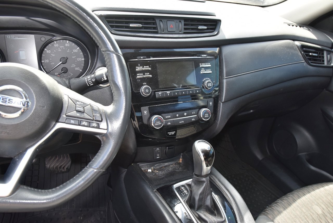 Used 2017 Nissan Rogue SV FWD image 8
