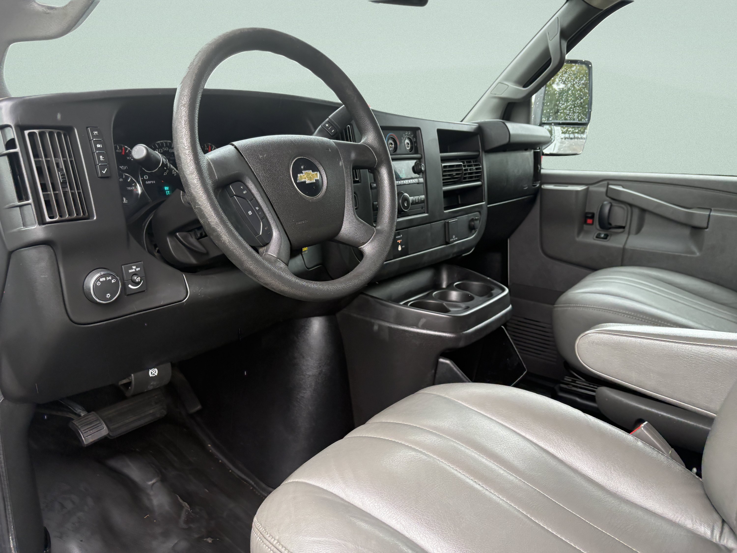 Used 2017 Chevrolet Express 3500 RWD image 13