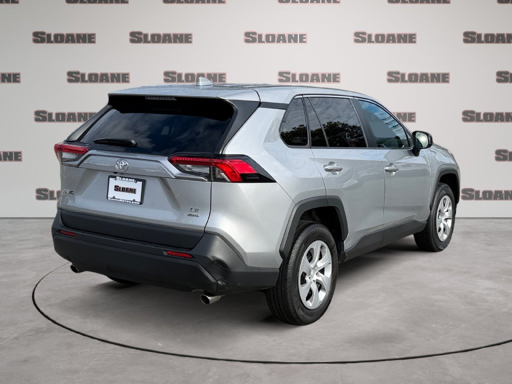 Used 2025 Toyota RAV4 LE AWD/4WD image 5