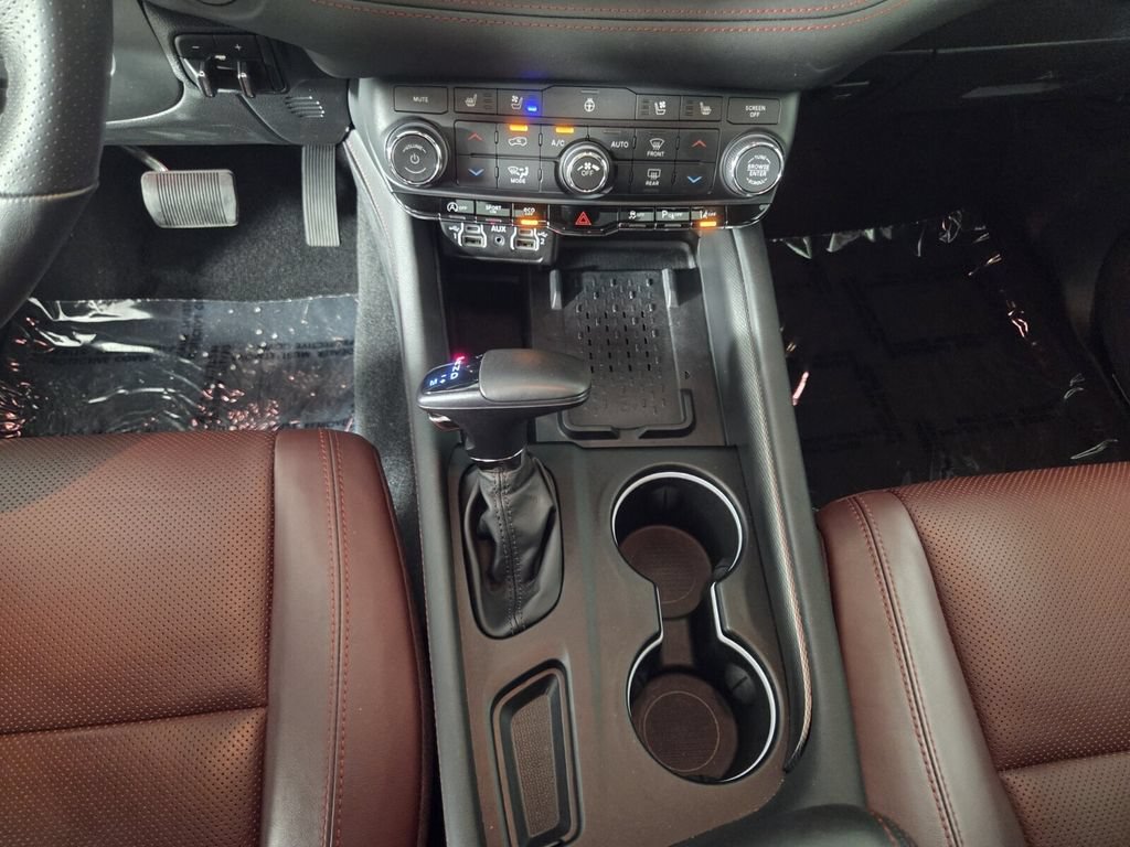 Used 2025 Dodge Durango GT AWD/4WD image 12