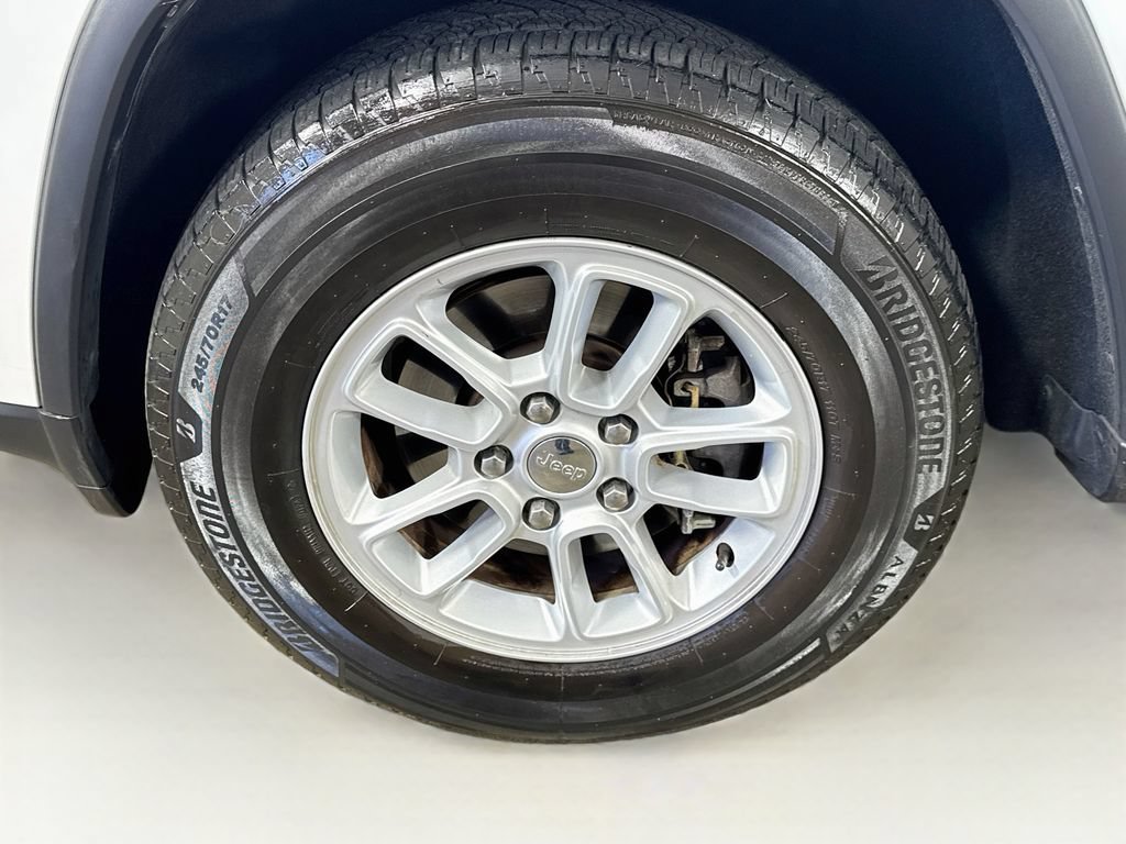 Used 2018 Jeep Grand Cherokee Laredo AWD/4WD image 38