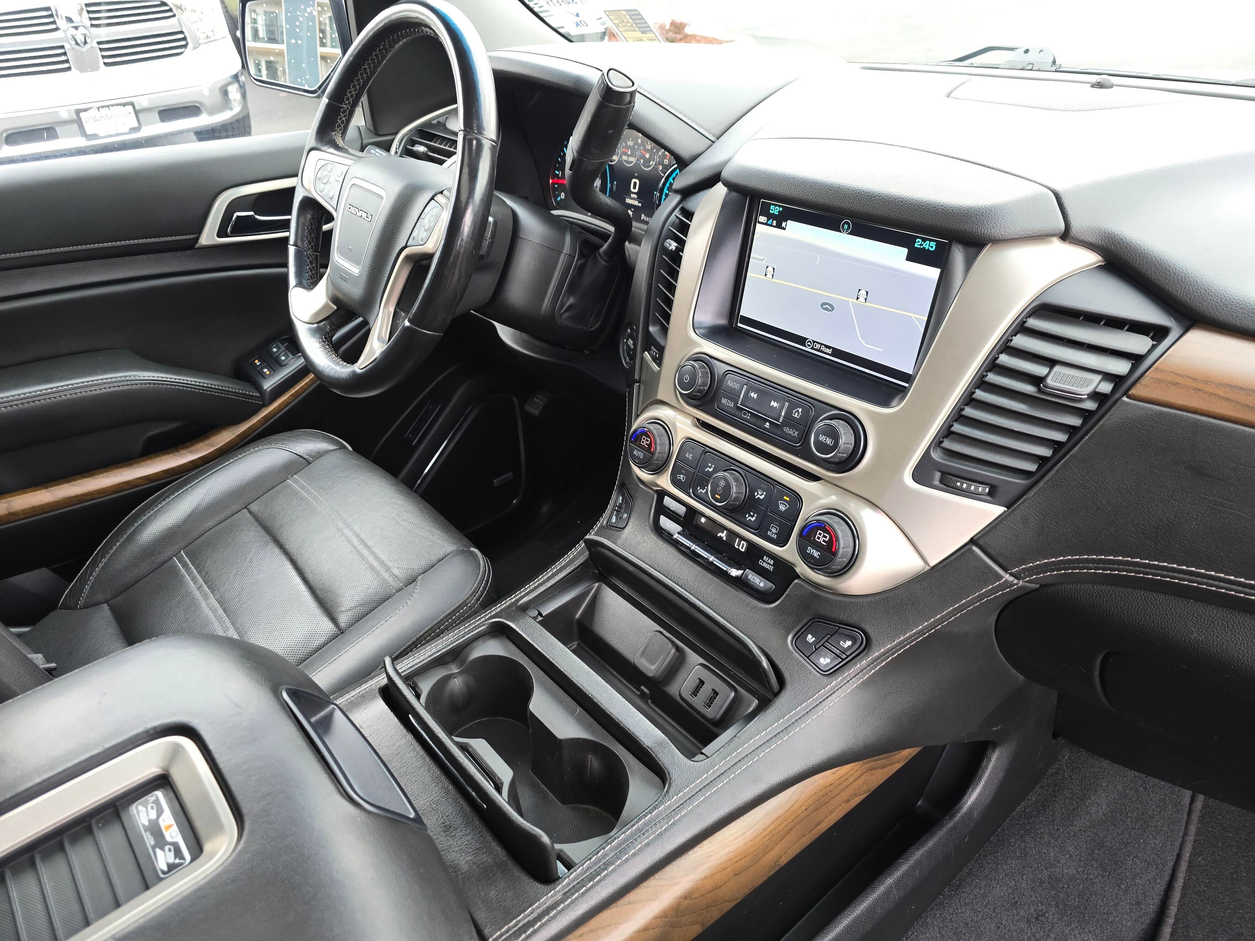 Used 2020 GMC Yukon XL Denali w/ Denali Premium Package image 35