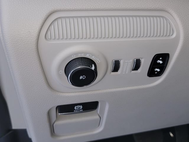 Certified 2023 Jeep Wagoneer L Series II AWD/4WD image 33