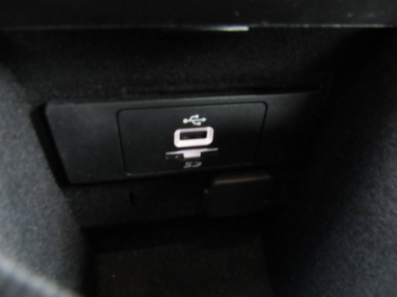 Used 2016 Lincoln MKZ AWD image 25
