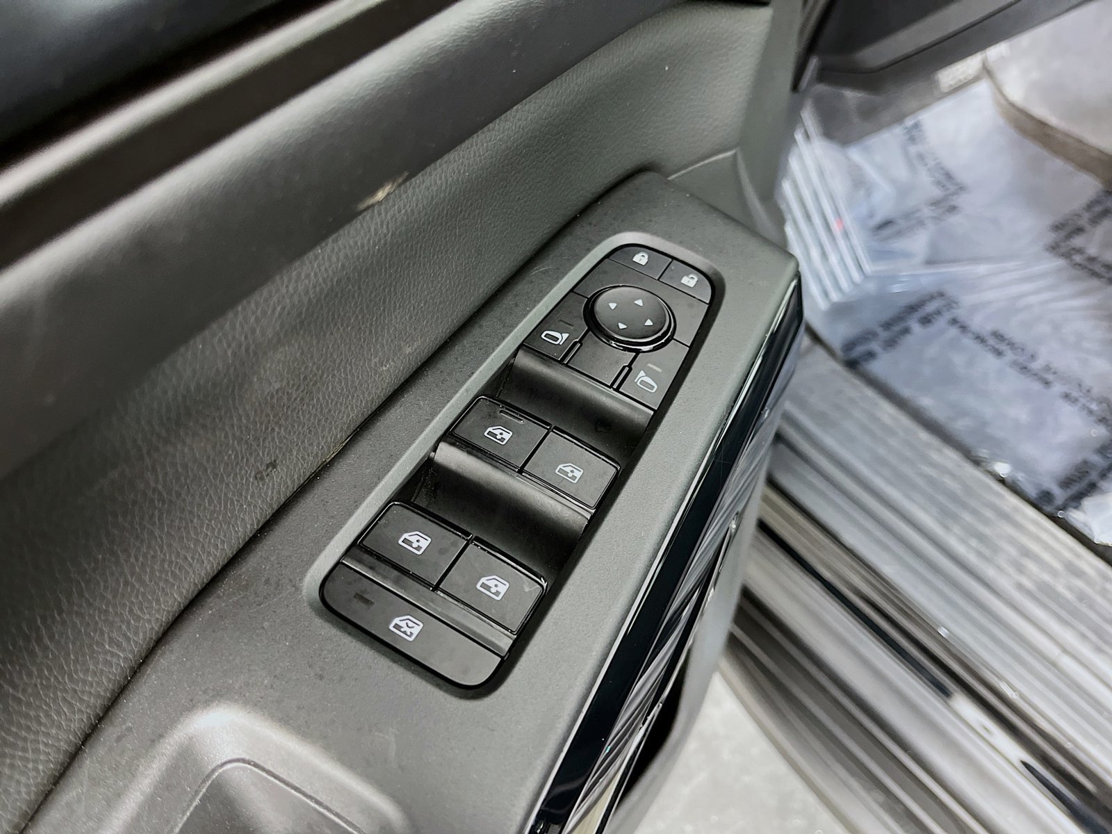 Used 2024 Nissan Pathfinder SV FWD image 26