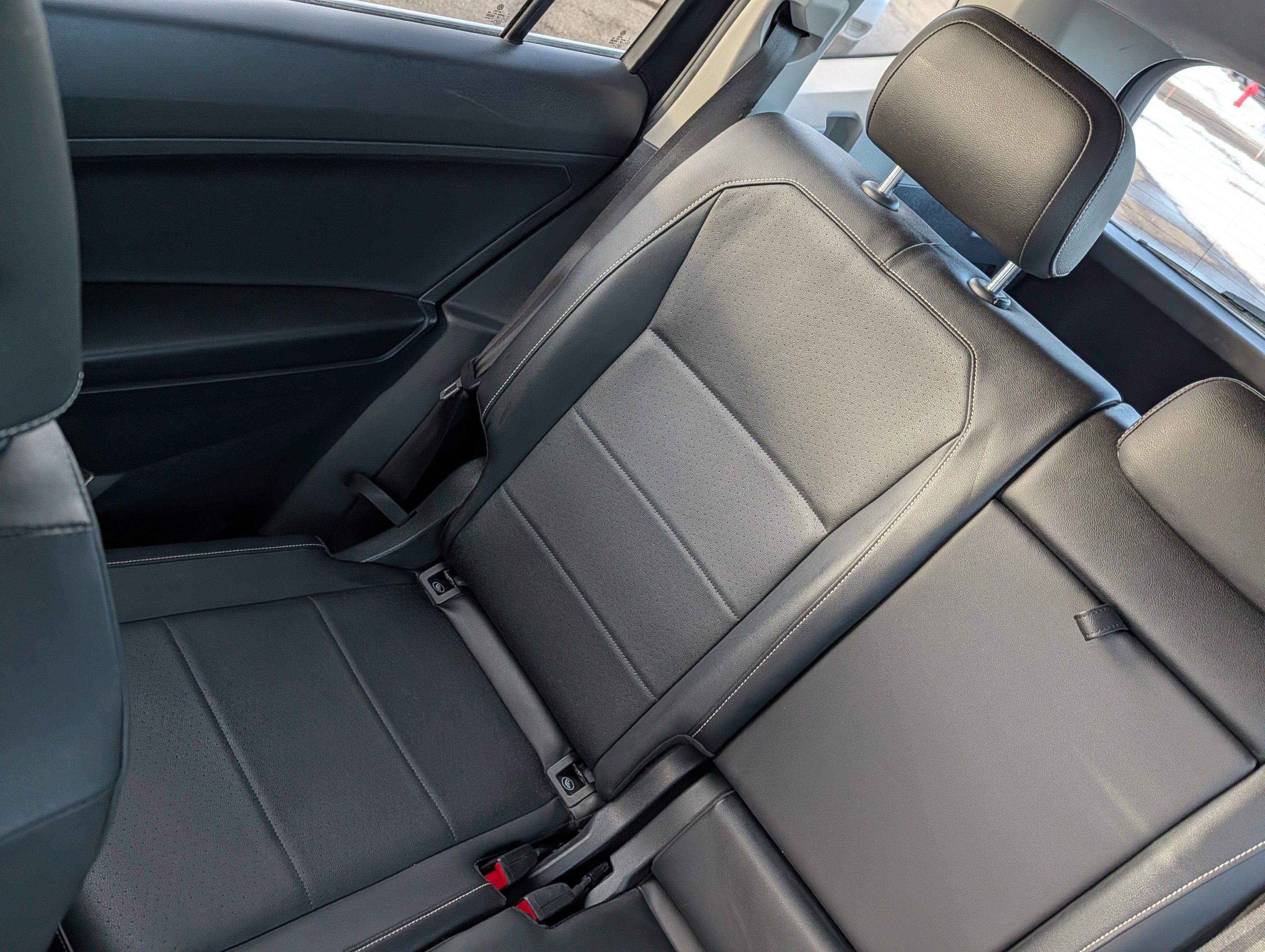 Used 2021 Volkswagen Tiguan SE image 12