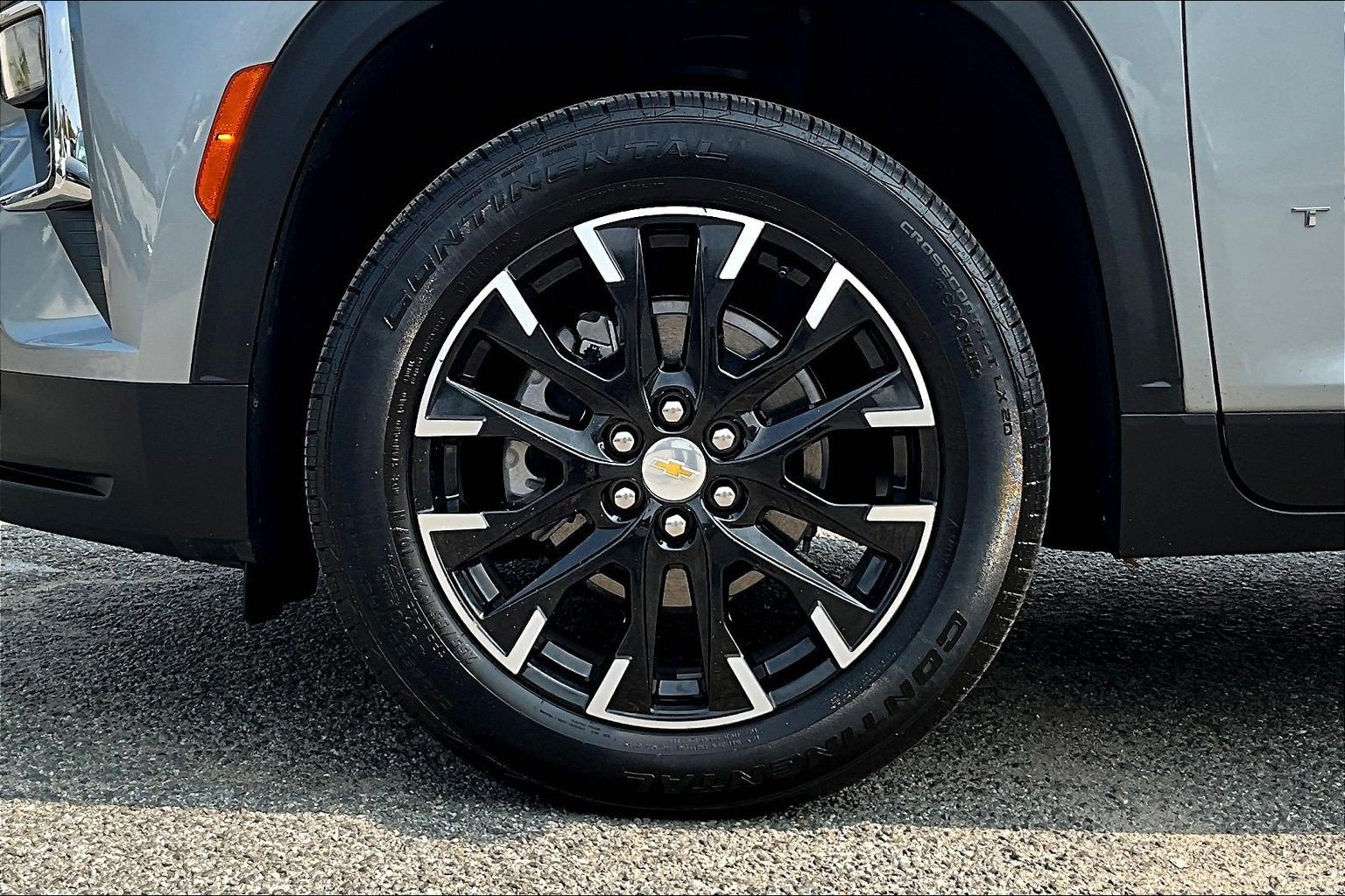 Used 2025 Chevrolet Traverse LT w/ Sun and Wheel Package FWD image 8