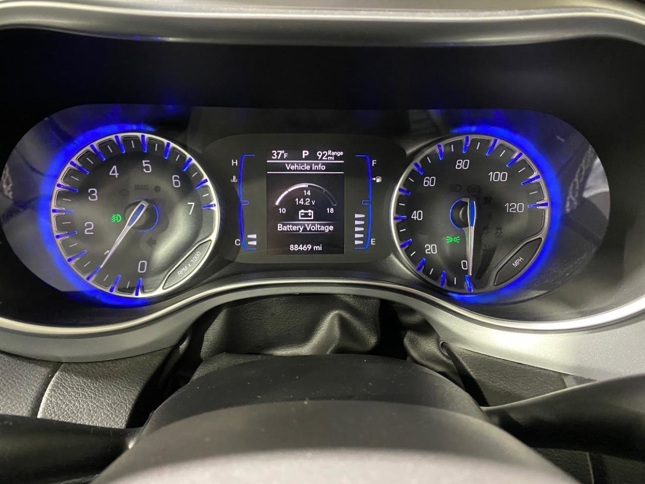 Used 2018 Chrysler Pacifica Touring Plus w/ S Appearance Package FWD image 18