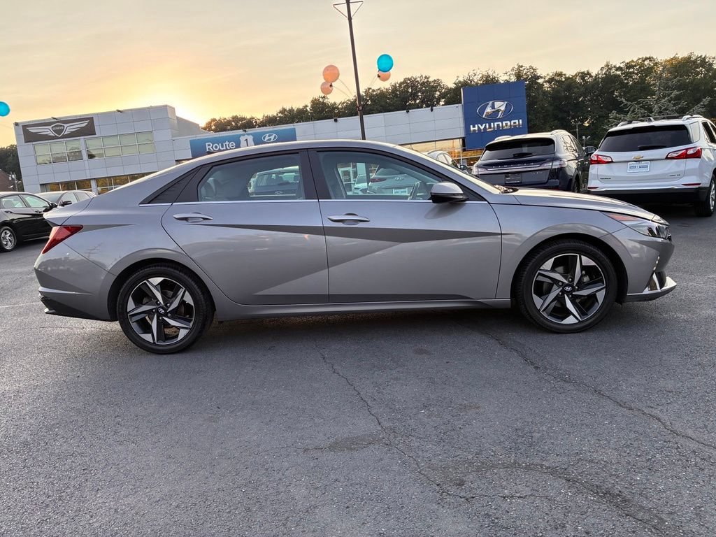Used 2023 Hyundai Elantra Limited FWD image 8
