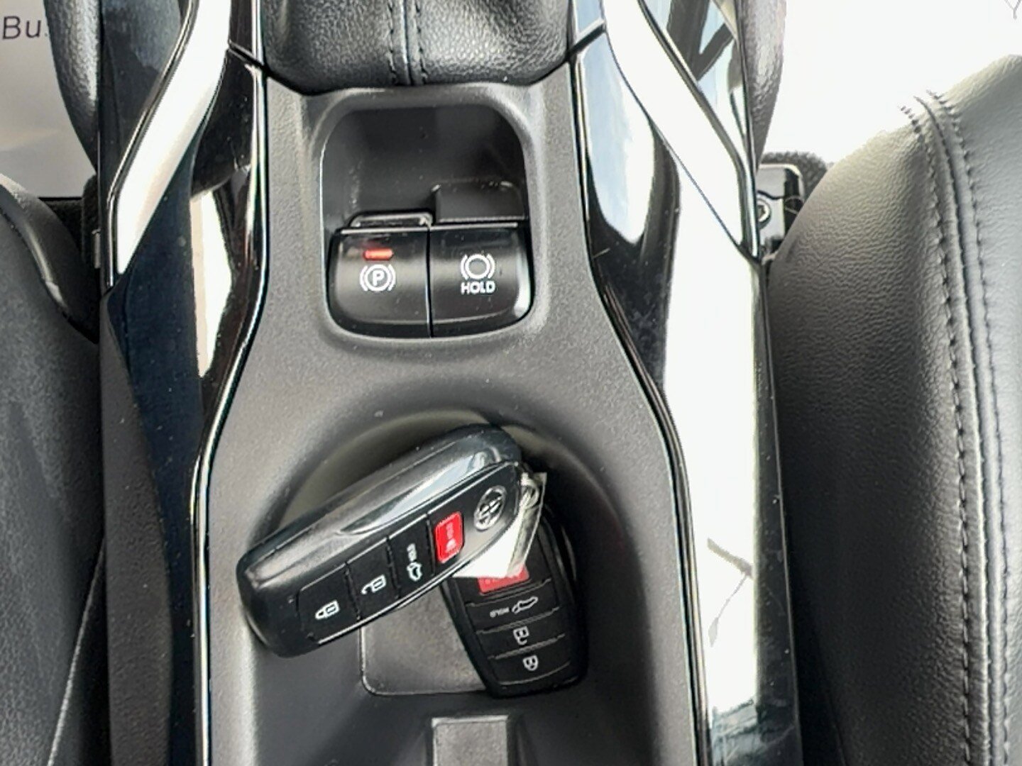 Used 2024 Toyota Corolla Cross AWD Hybrid image 12