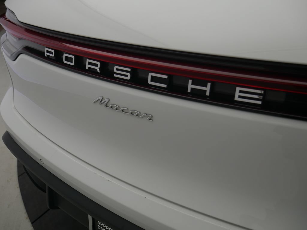 Certified 2023 Porsche Macan AWD/4WD image 11