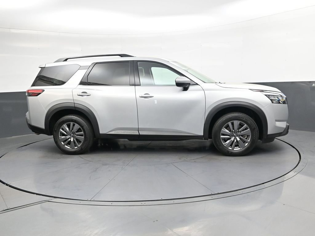 Used 2025 Nissan Pathfinder SV AWD/4WD image 2