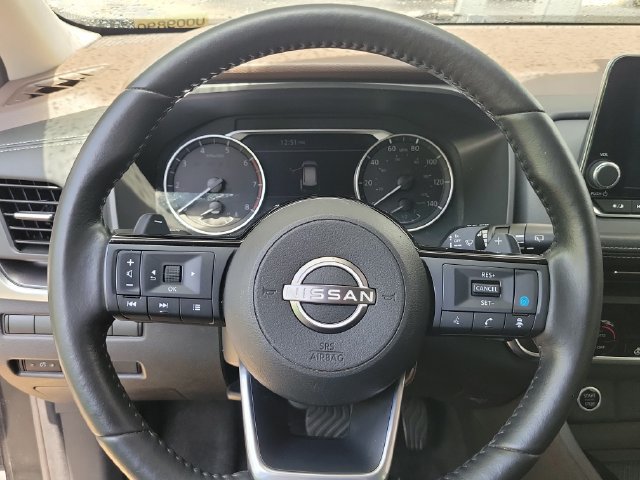 Used 2023 Nissan Rogue SV w/ SV Premium B Package FWD image 18