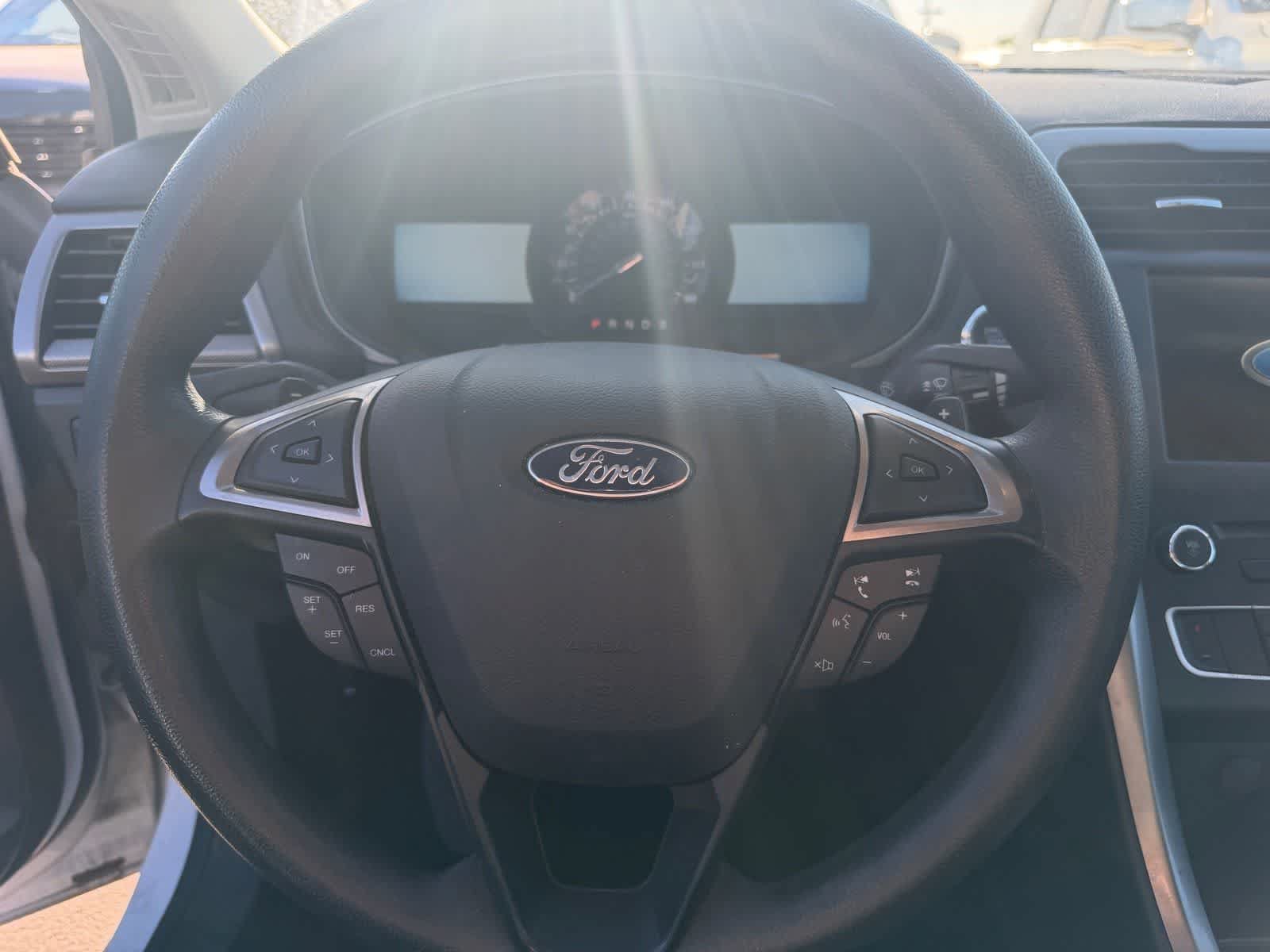 Used 2018 Ford Fusion SE w/ Fusion SE Technology Package FWD image 10