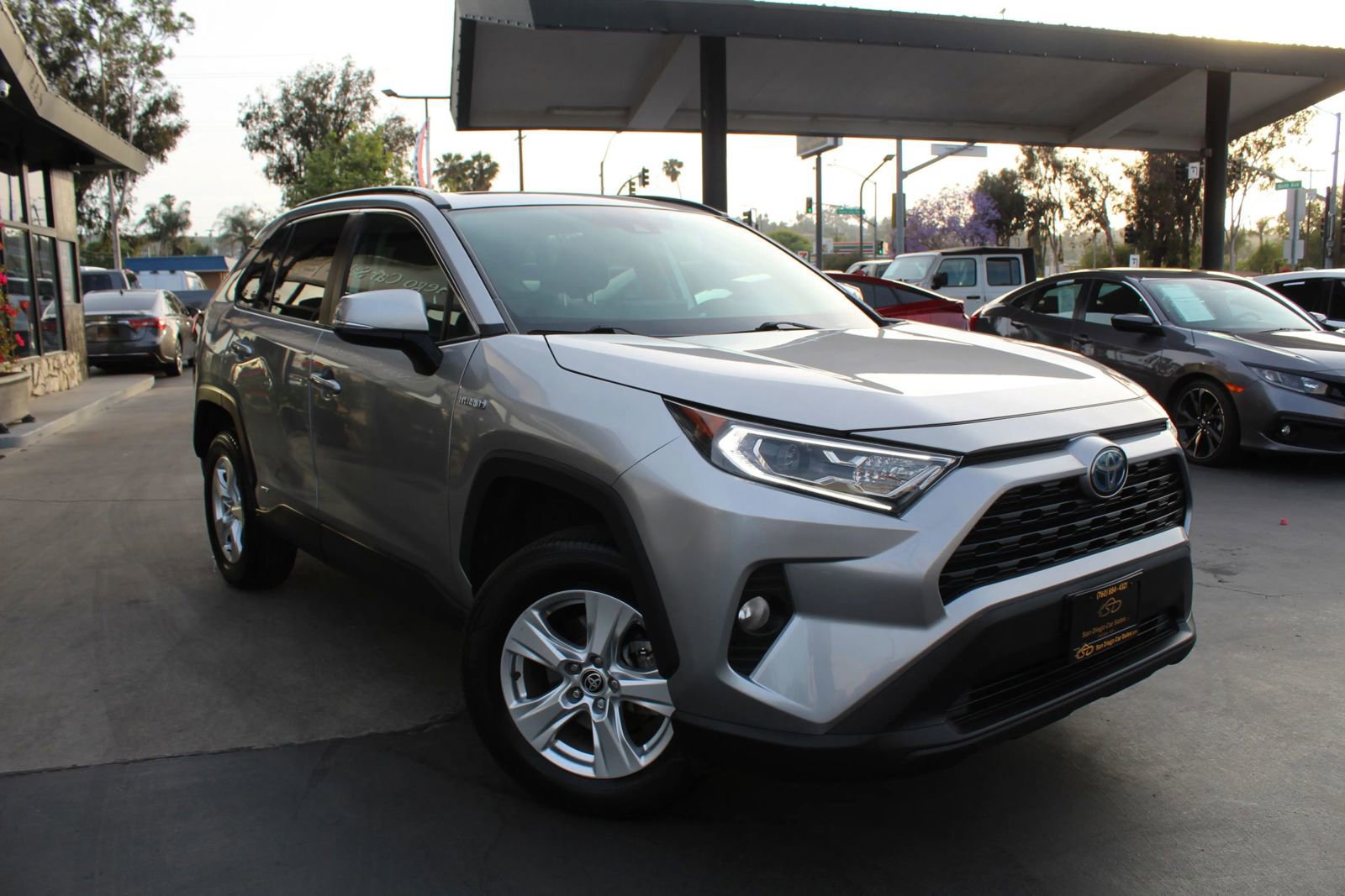 Used 2021 Toyota RAV4 XLE w/ Convenience Package AWD/4WD image 7