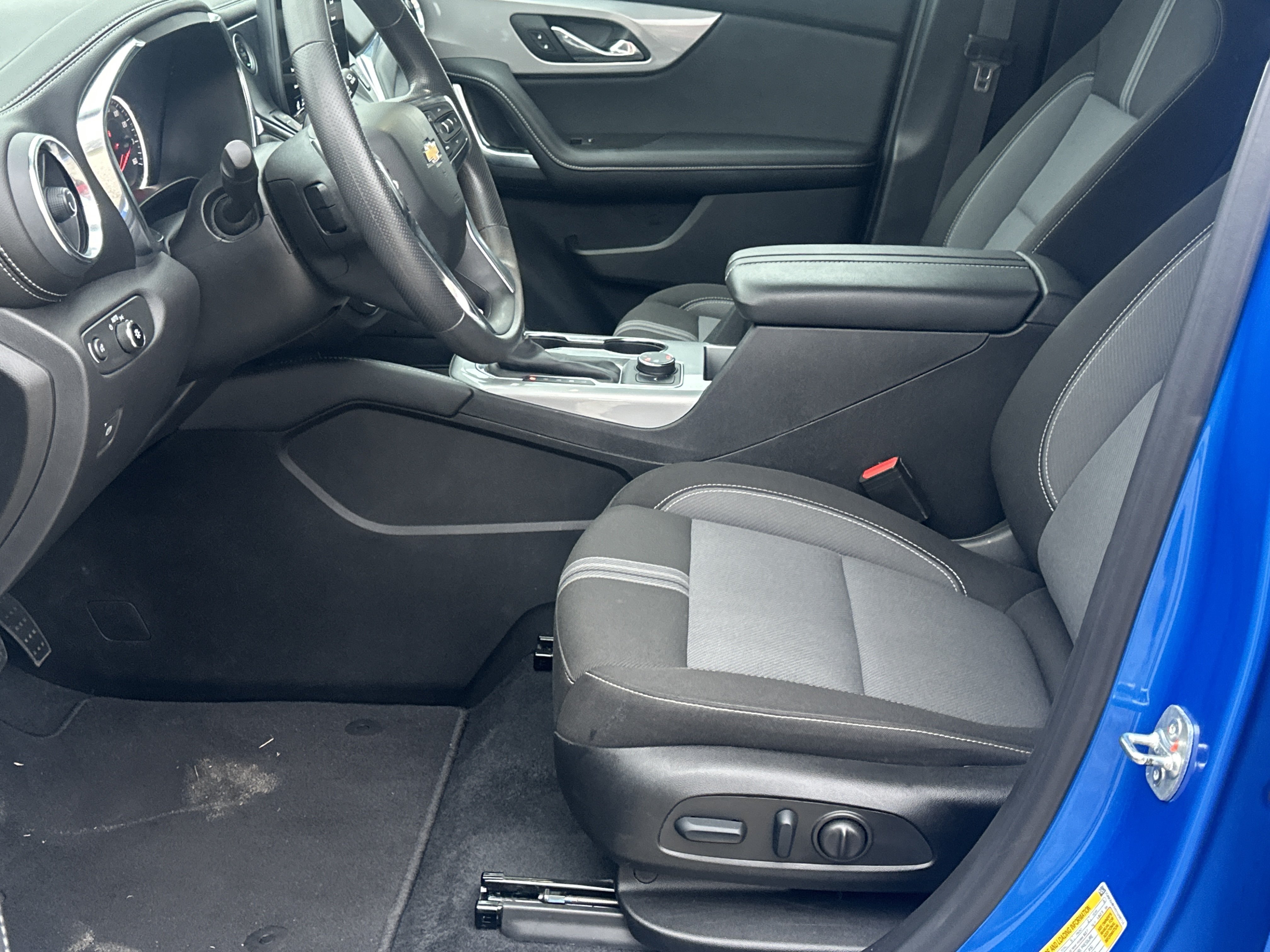 Used 2025 Chevrolet Blazer LT AWD/4WD image 9