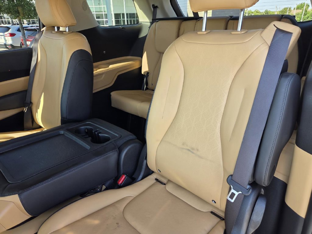Used 2024 Kia Carnival EX FWD image 13