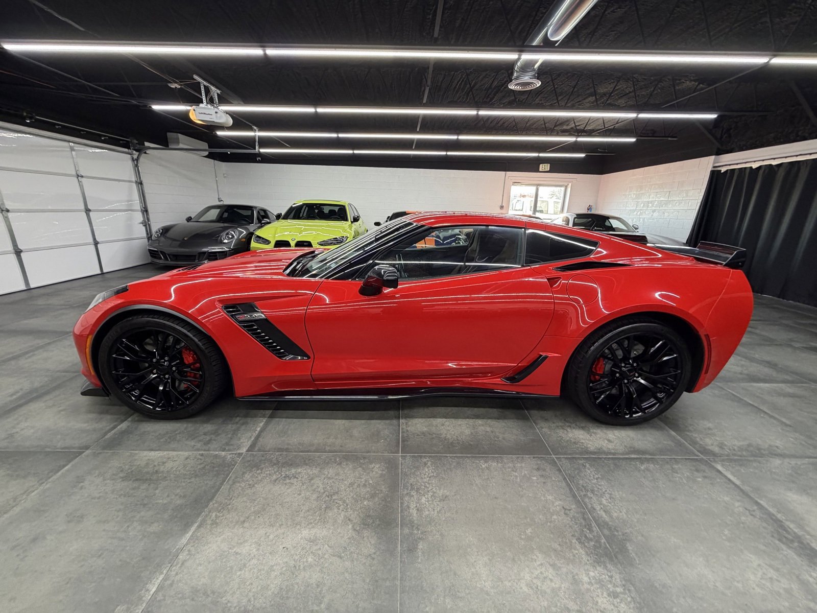 Used 2016 Chevrolet Corvette Z06 w/ 3LZ Preferred Equipment Group image 3