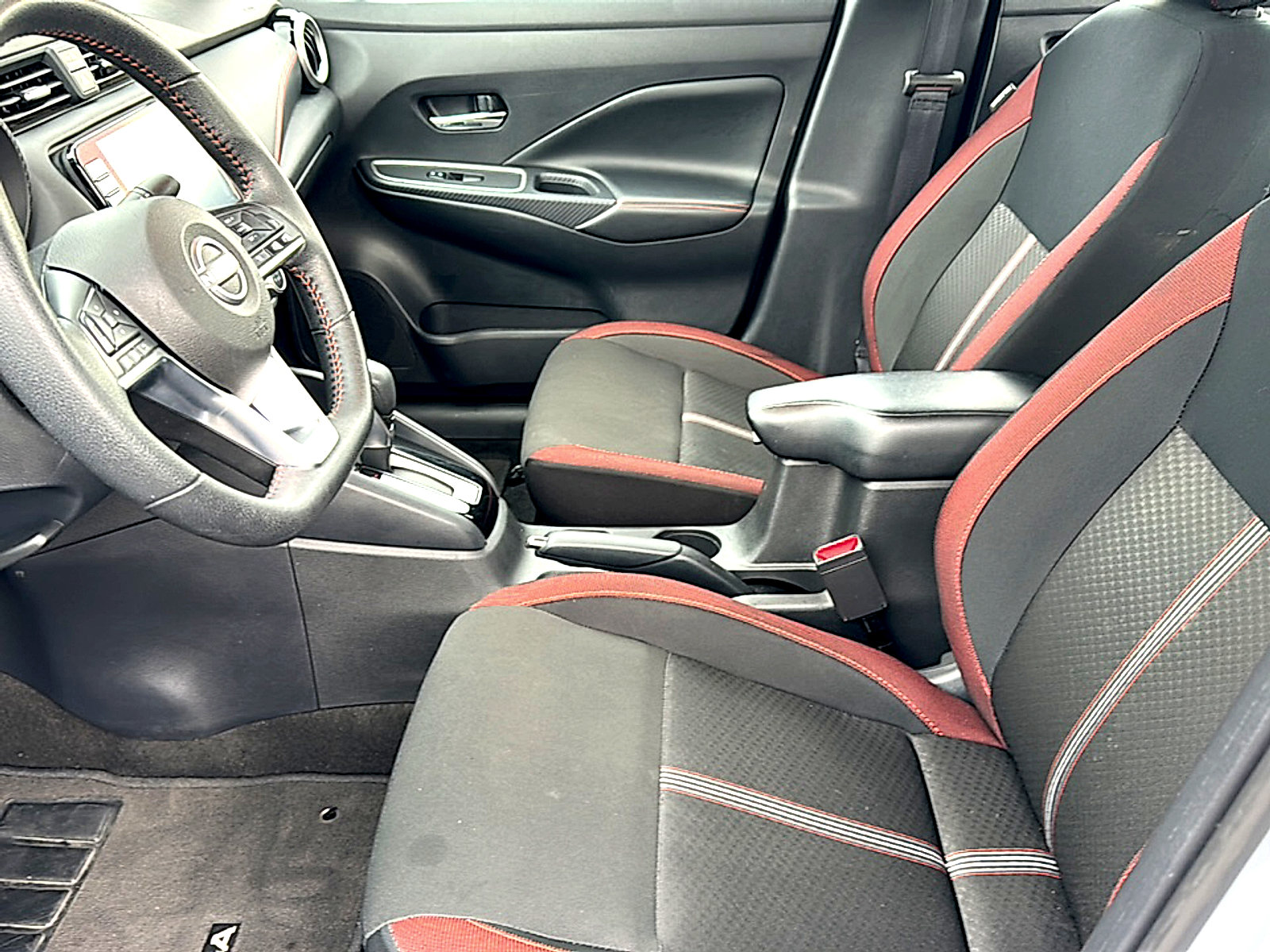 Used 2024 Nissan Versa SR FWD image 13