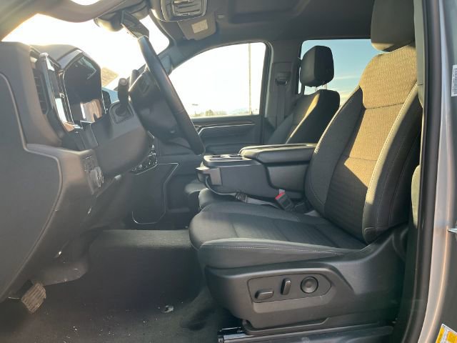 Used 2025 Chevrolet Silverado 1500 LT AWD/4WD image 11