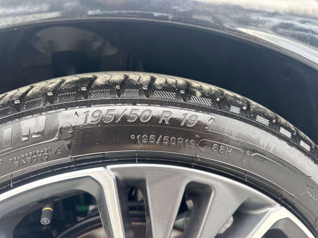 Used 2025 Toyota Prius XLE image 30