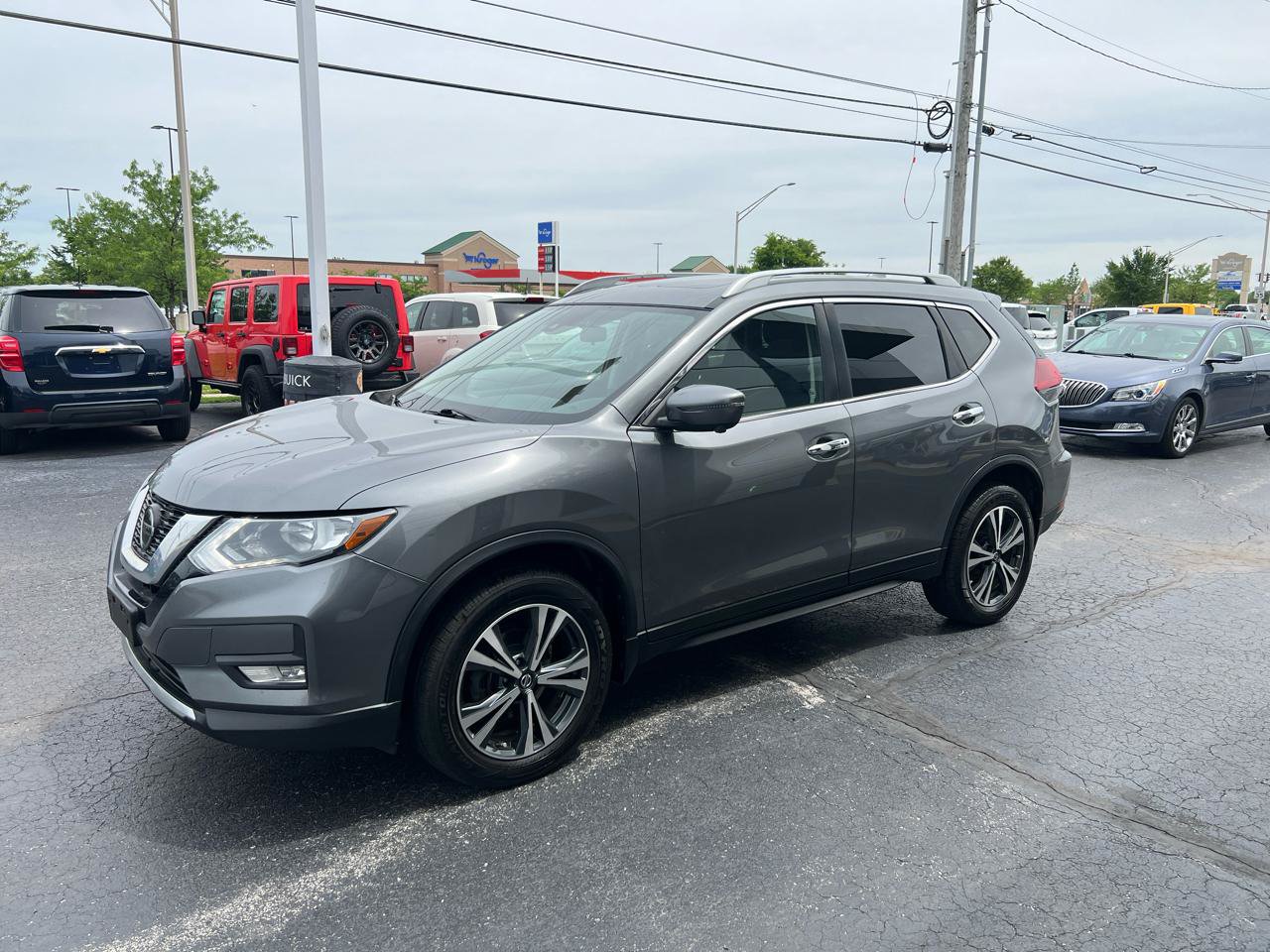 Used 2019 Nissan Rogue SL AWD/4WD image 2