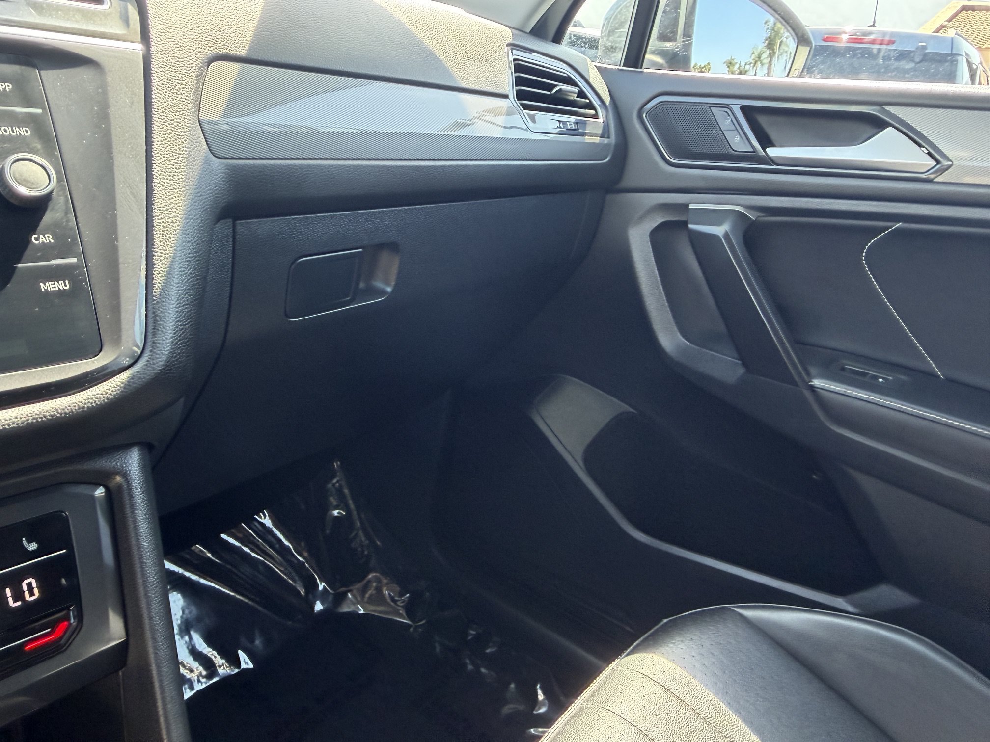 Used 2024 Volkswagen Tiguan SE FWD image 38