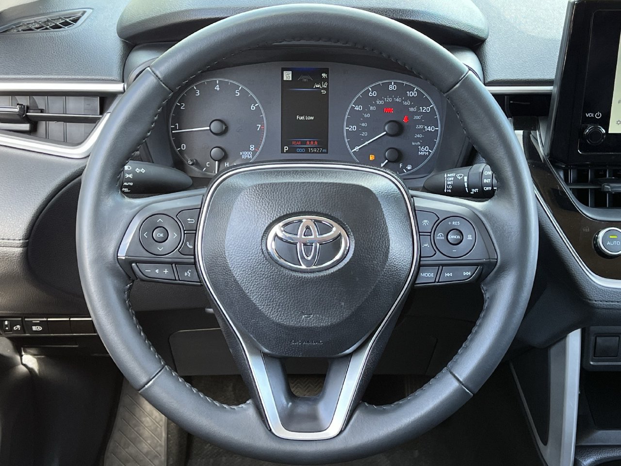 Used 2025 Toyota Corolla Cross LE FWD image 11