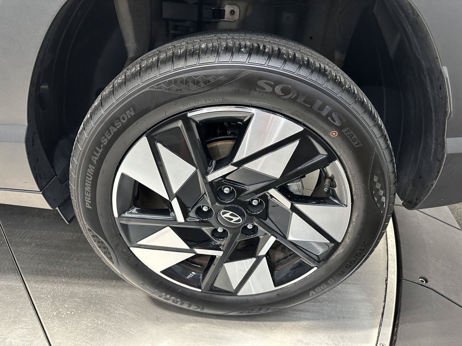 Certified 2024 Hyundai Kona SEL AWD/4WD image 10