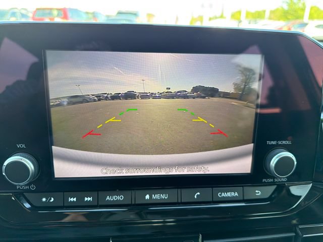 Used 2022 Nissan Pathfinder SV AWD/4WD image 11