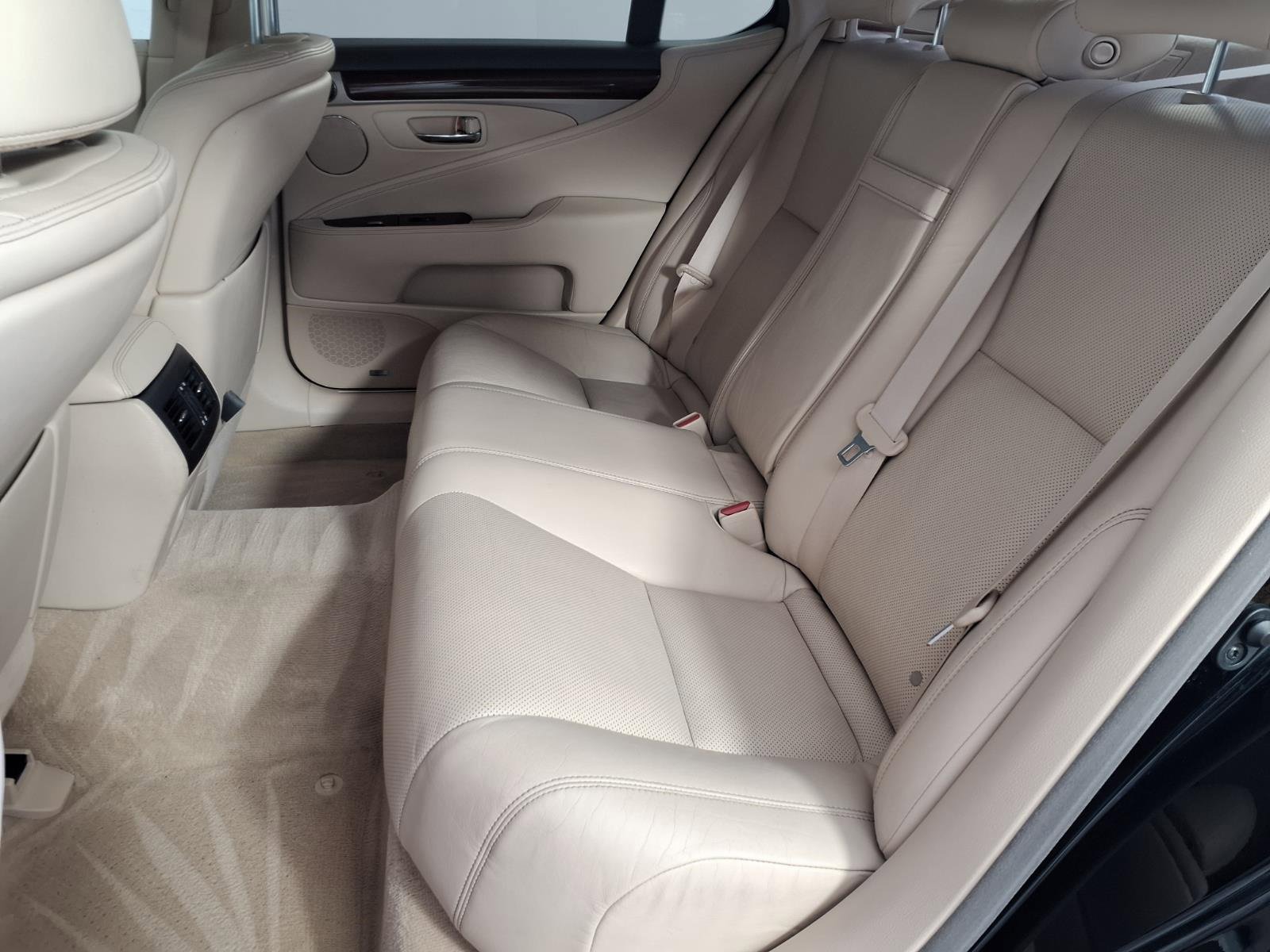 Used 2015 Lexus LS 460 AWD w/ Comfort Package image 25