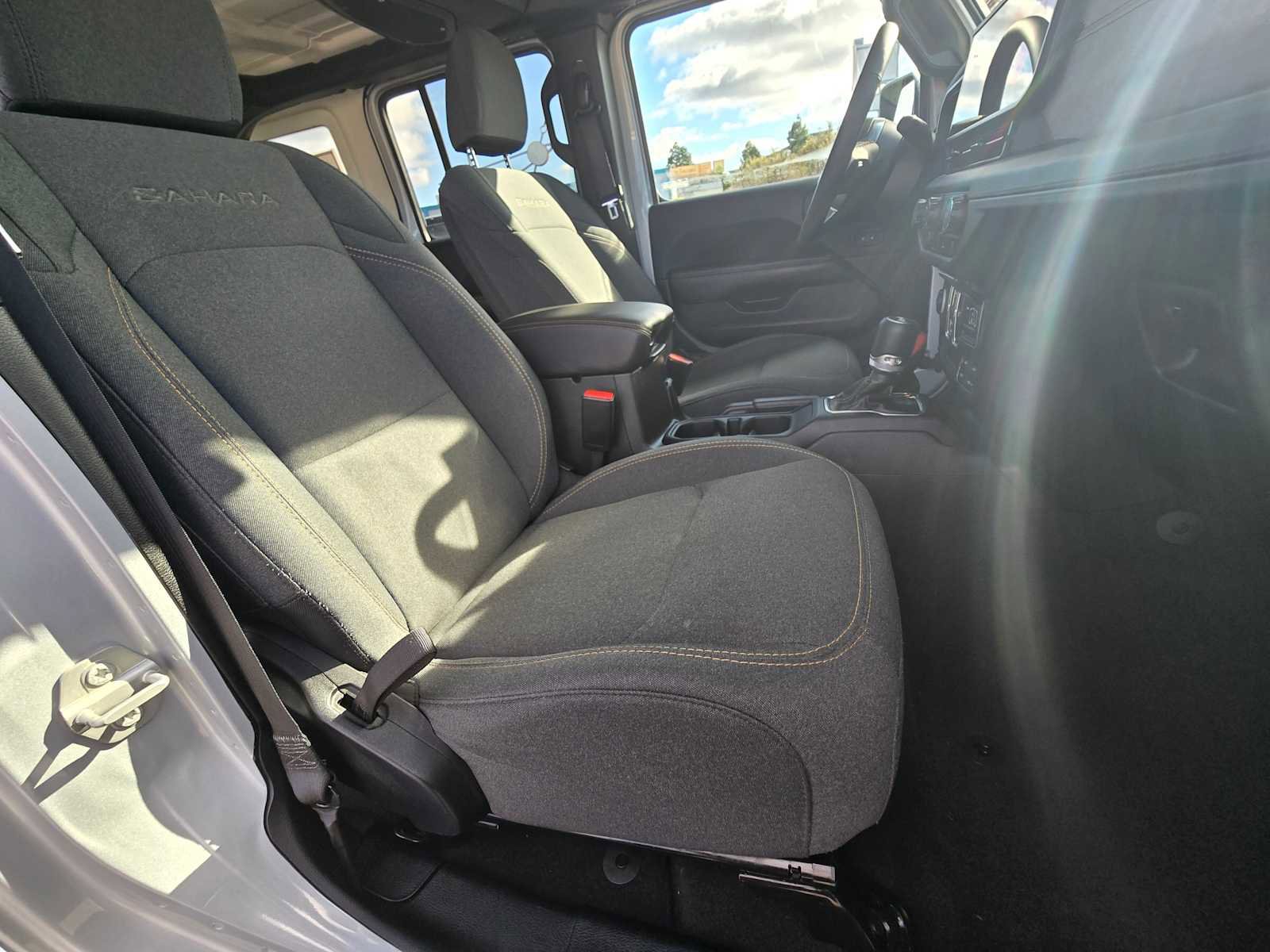 Used 2024 Jeep Wrangler Sahara image 11