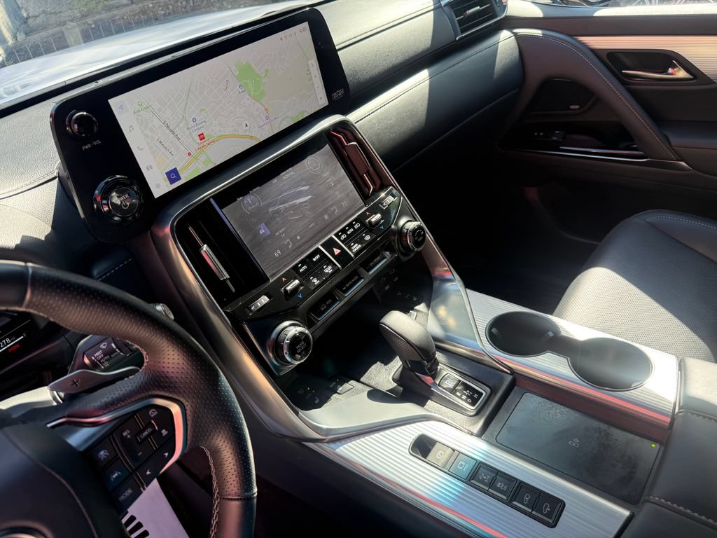 Used 2025 Lexus LX 700h F Sport AWD/4WD image 17