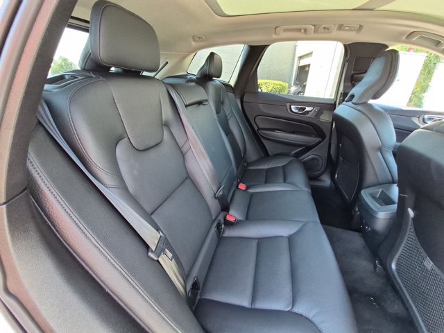 Used 2023 Volvo XC60 B5 Plus AWD/4WD image 20