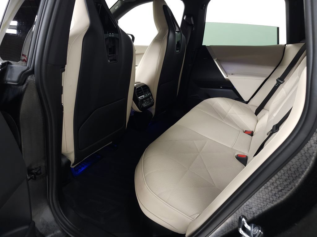 Used 2023 BMW iX xDrive50 w/ Premium Package image 38